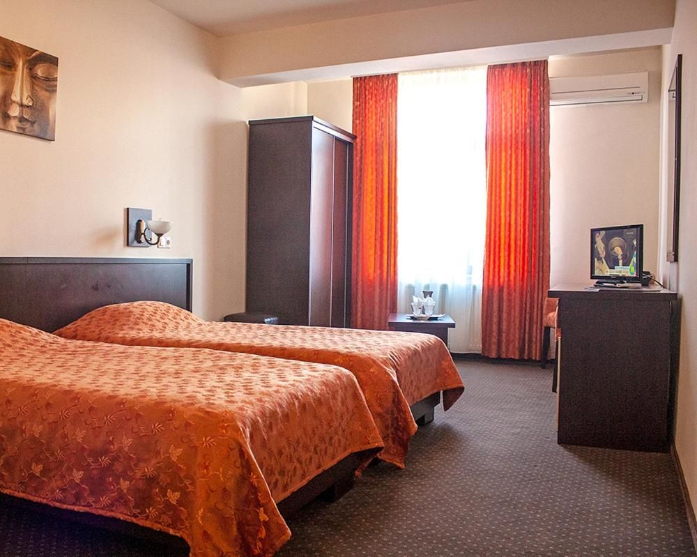 Отель Hotel Yaky Center Питешти-6