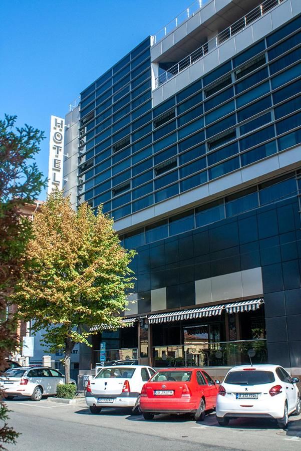 Отель Hotel Yaky Center Питешти-10
